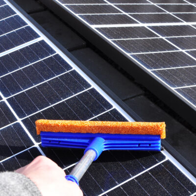¿Cómo limpiar las placas solares correctamente?